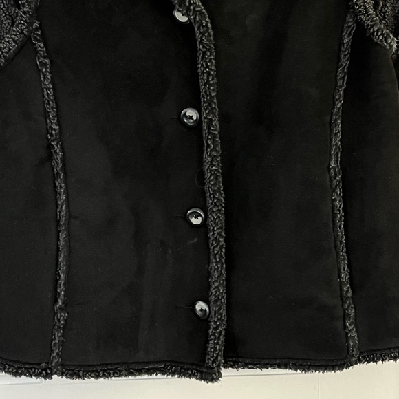 L.L. Bean Black Sleeveless Button-Up Faux Suede Sherpa Vest Jacket Size Medium - Picture 3 of 8
